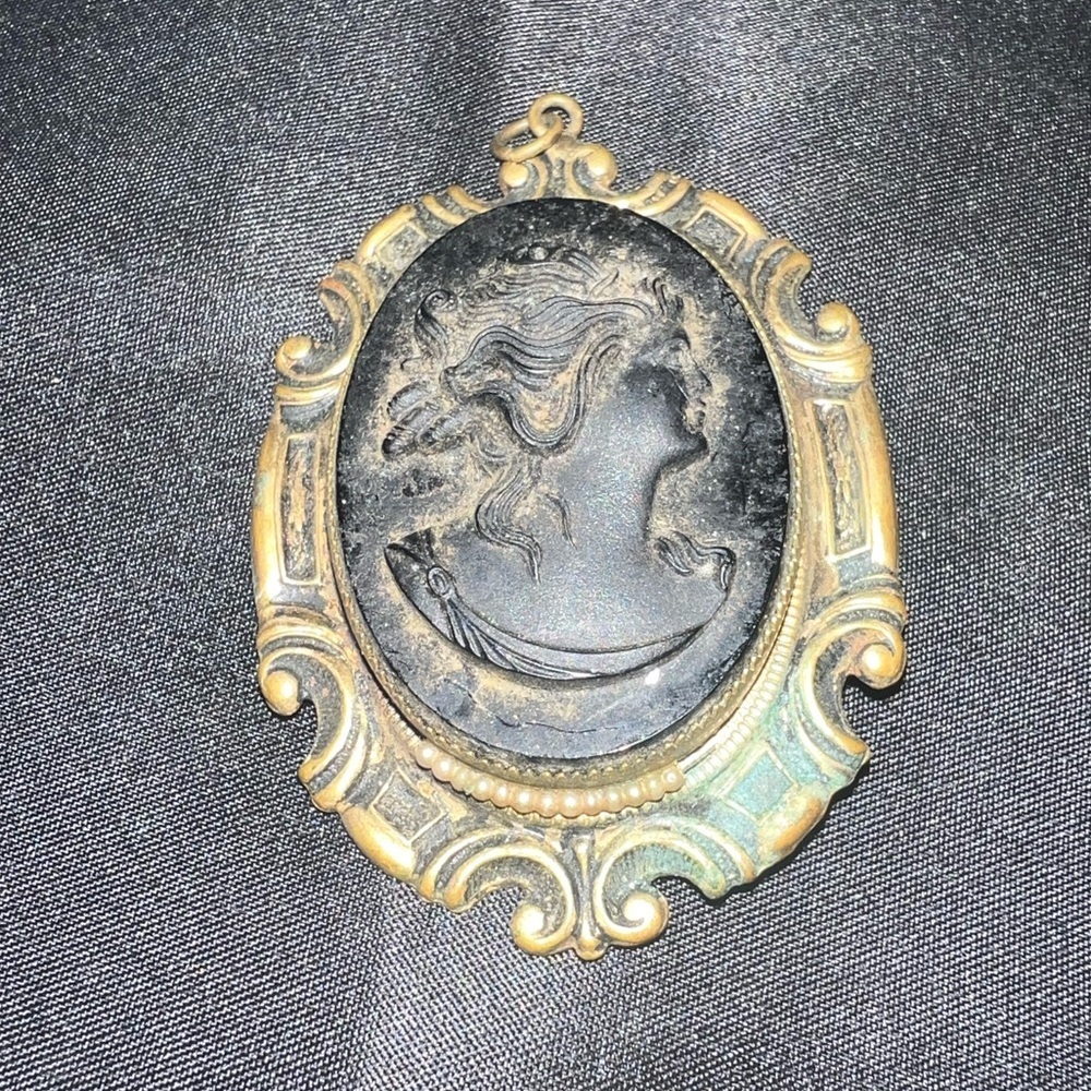 Antique Molded Glass Mourning Cameo Brass Filigree Necklace VTG